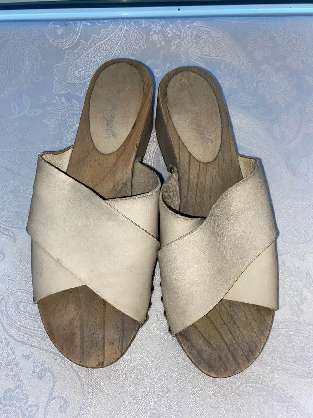Preowned Free people Sonnet leather wooden clogs, bone, sz. 7.5/38